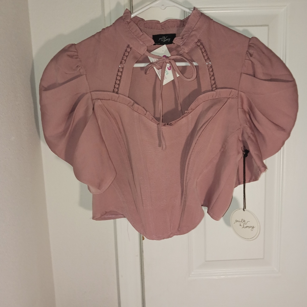 MILK & HONEY CORSET PUFFED SLEEVED SHIRT.